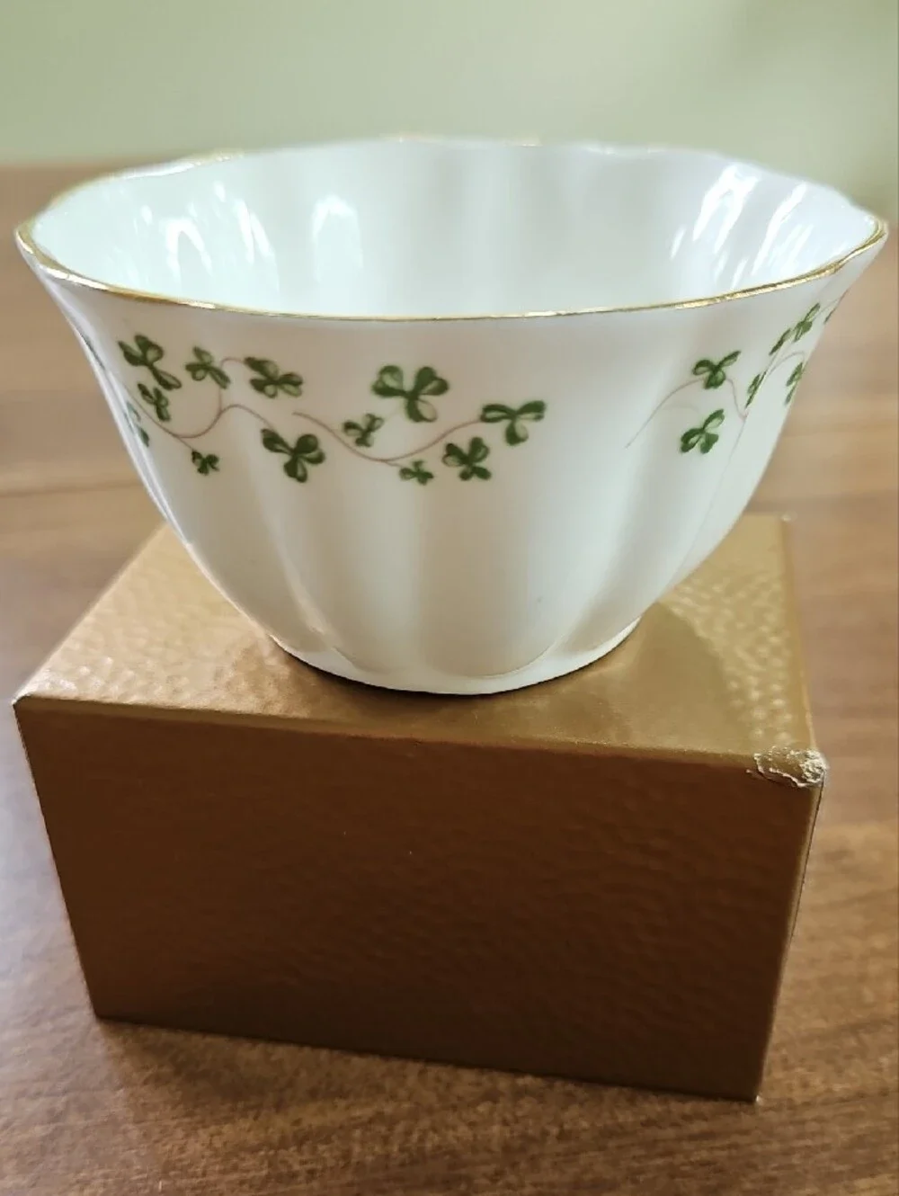 ROYAL TARA Fine Bone China Shamrock Creamer & Open Sugar Bowl